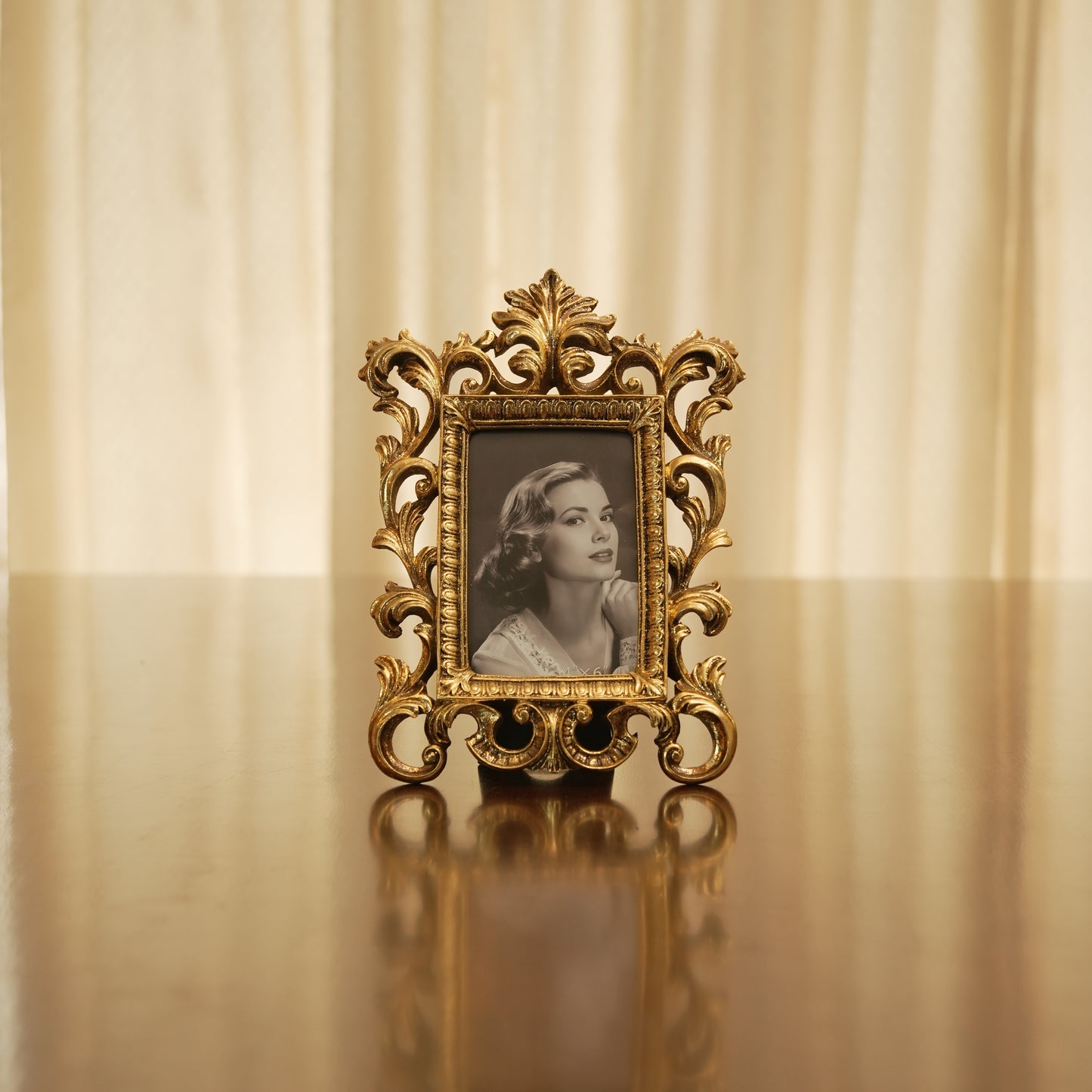 Luxury Antique Gold Decorative Frame with Intricate Carving
