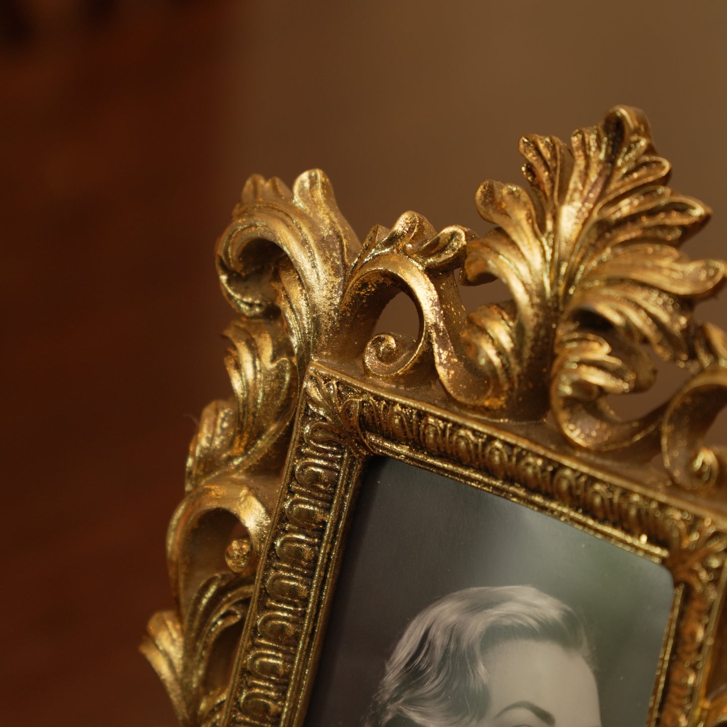 Luxury Antique Gold Decorative Frame with Intricate Carving