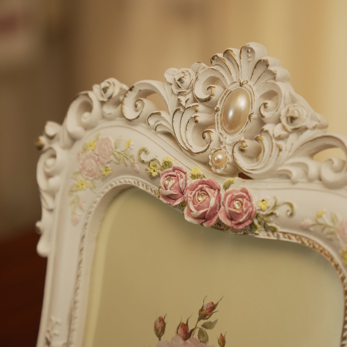 Elegant Vintage White Floral Photo Frame