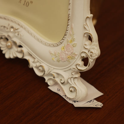 Elegant Vintage White Floral Photo Frame