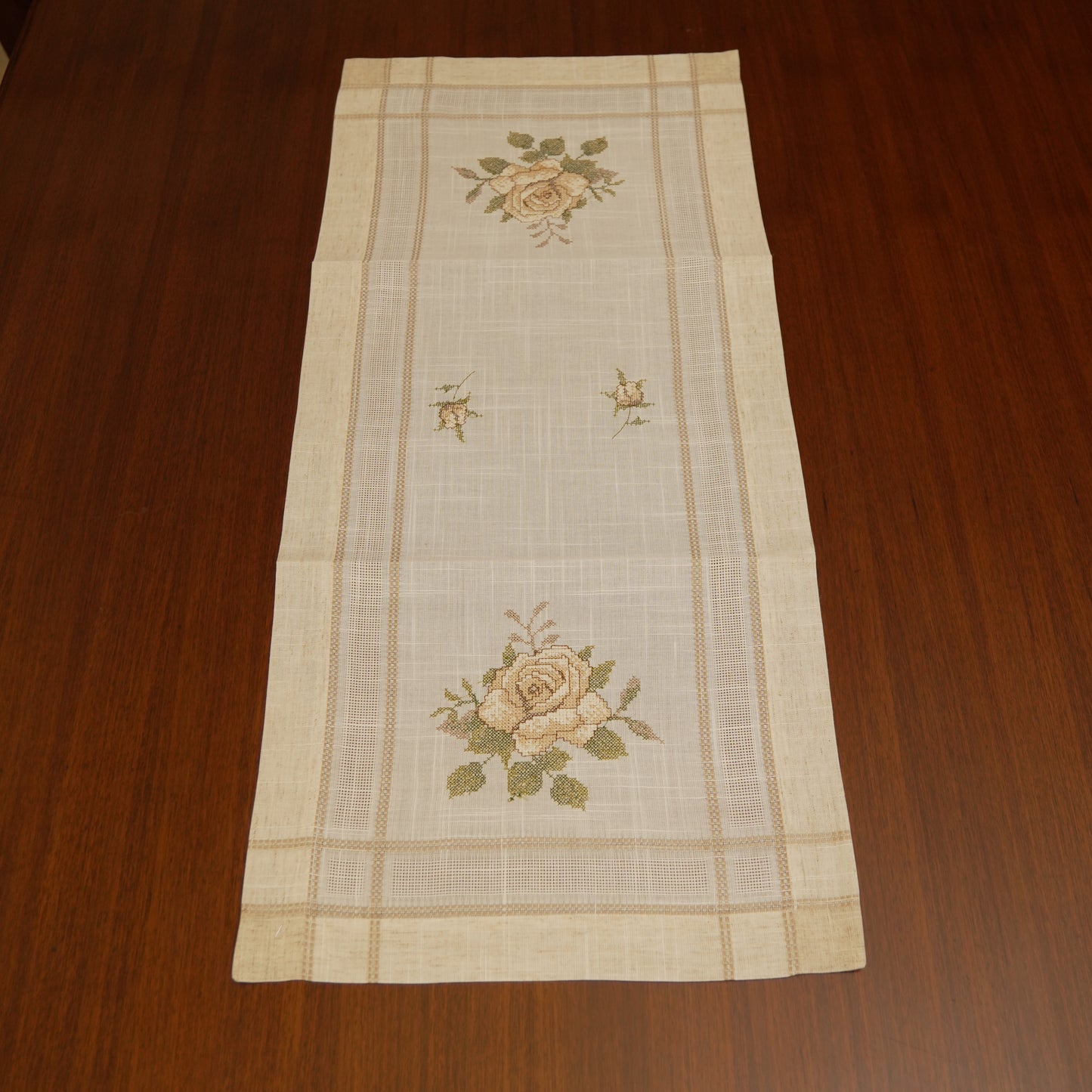 Vintage Style Floral Table Runner (Short)
