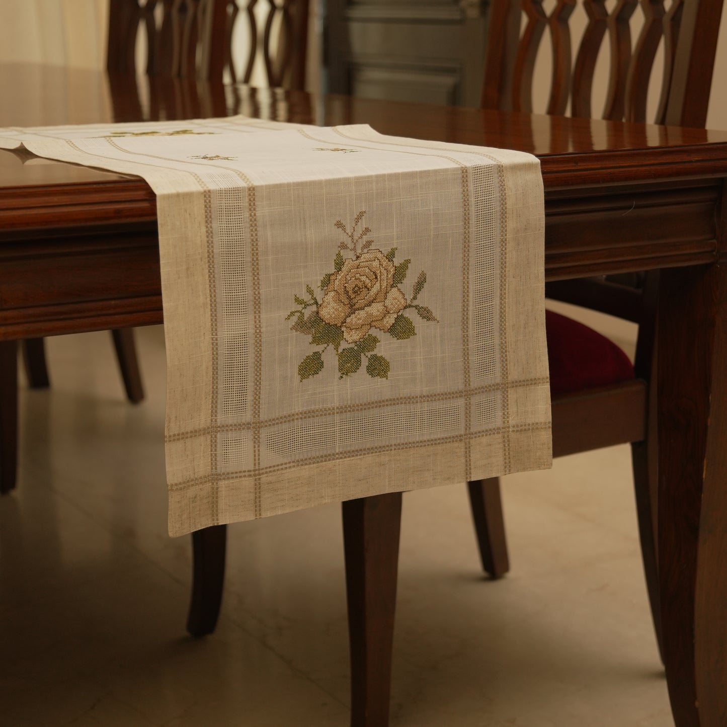 Vintage Style Floral Table Runner (Short)