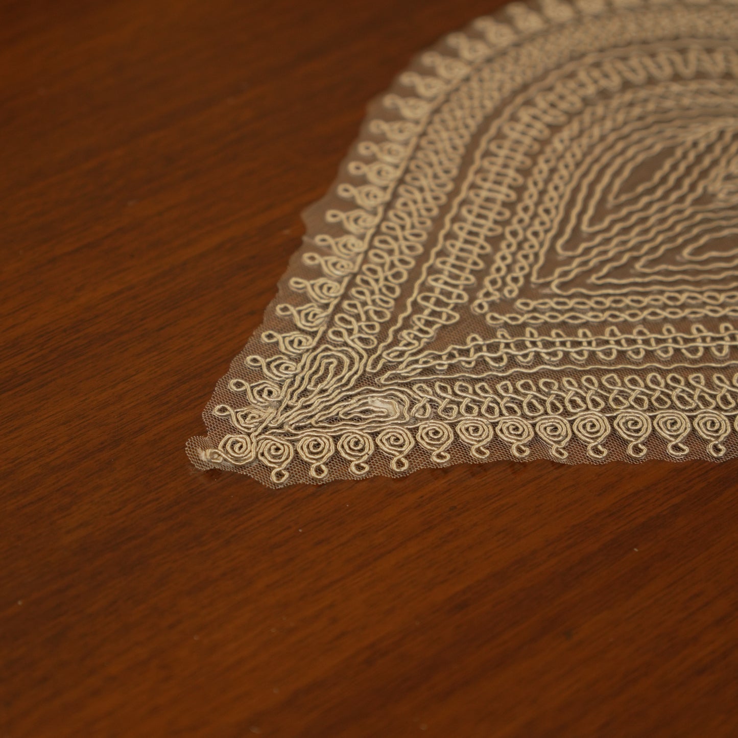 Ornate Medallion Lace Table Runner (Long)