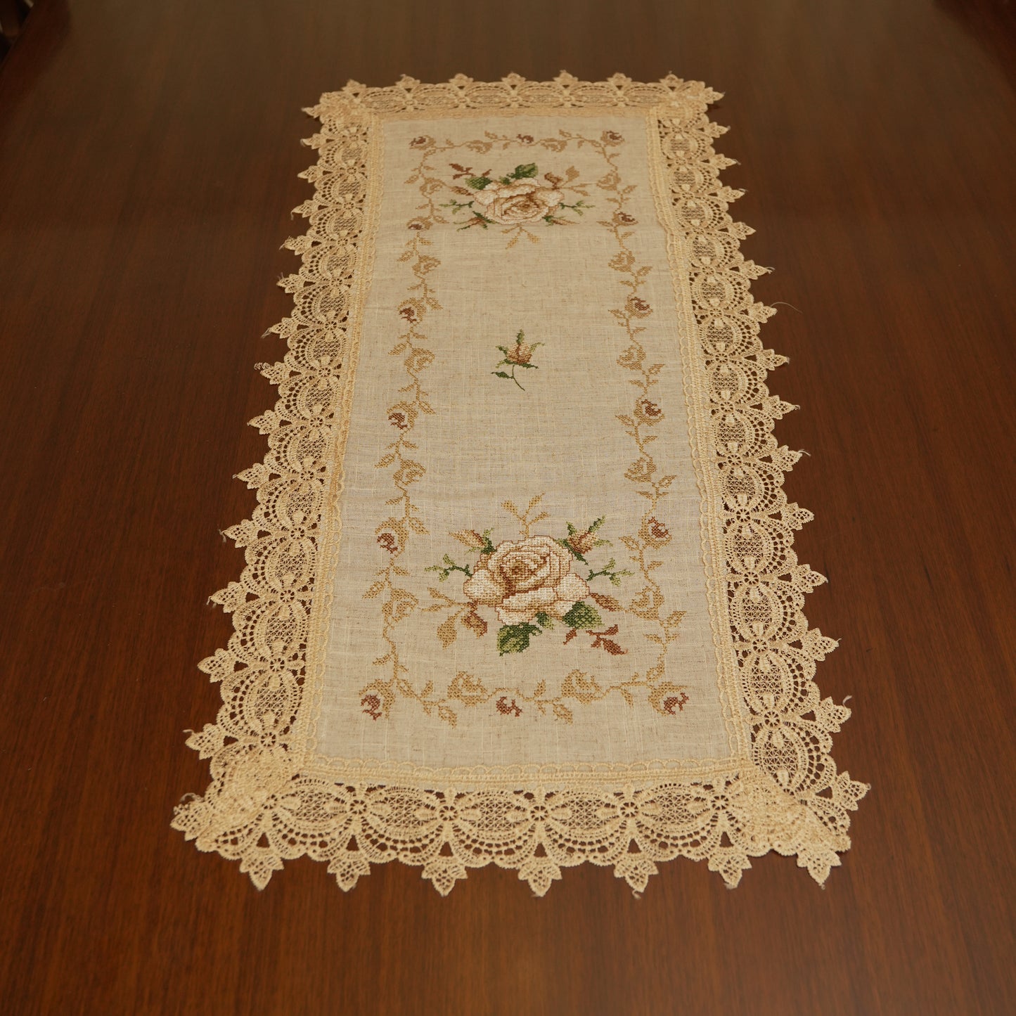 Classic Ivory Lace Table Runner (Small)