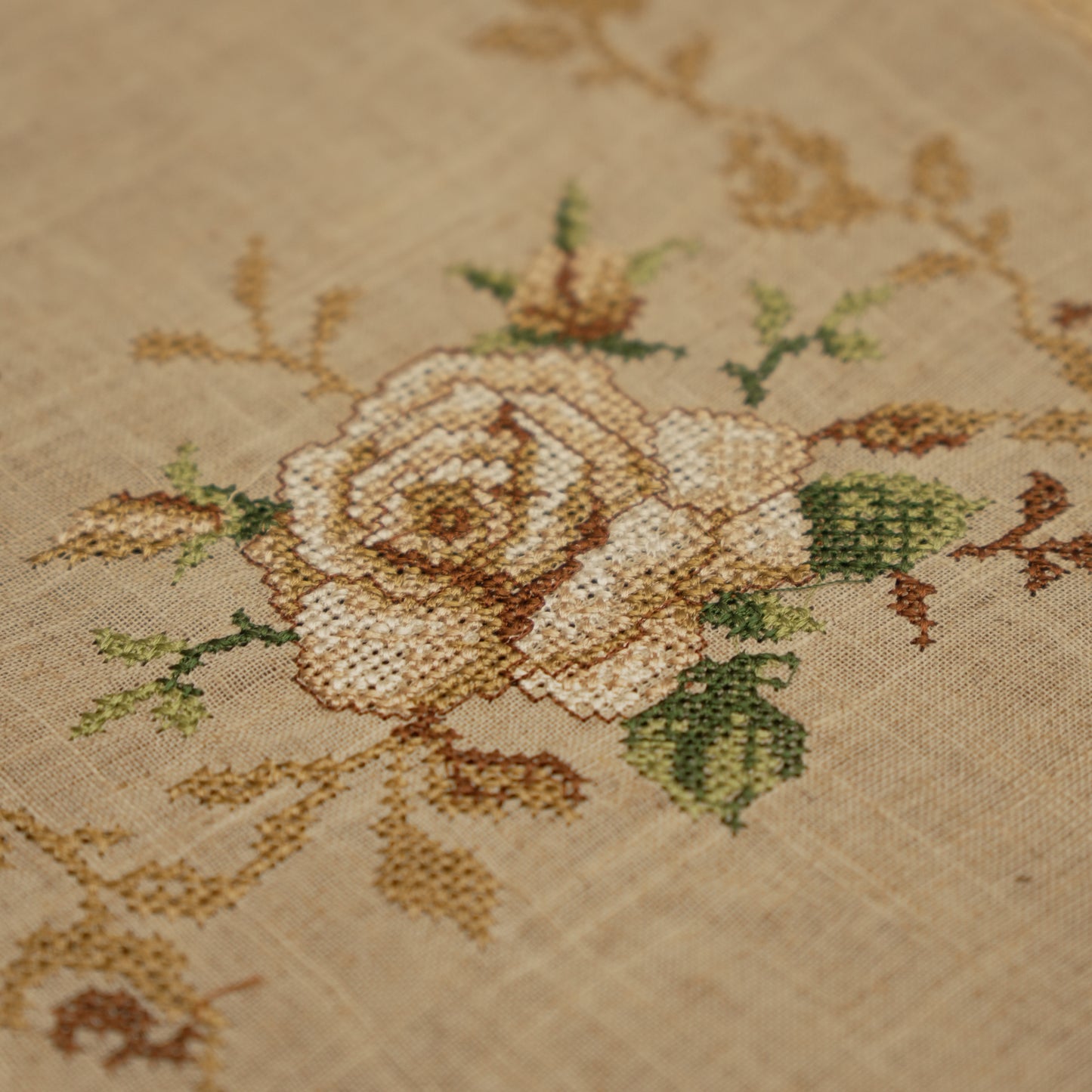 Heritage Lace Embroidered Table Runner with Tassel (Long)
