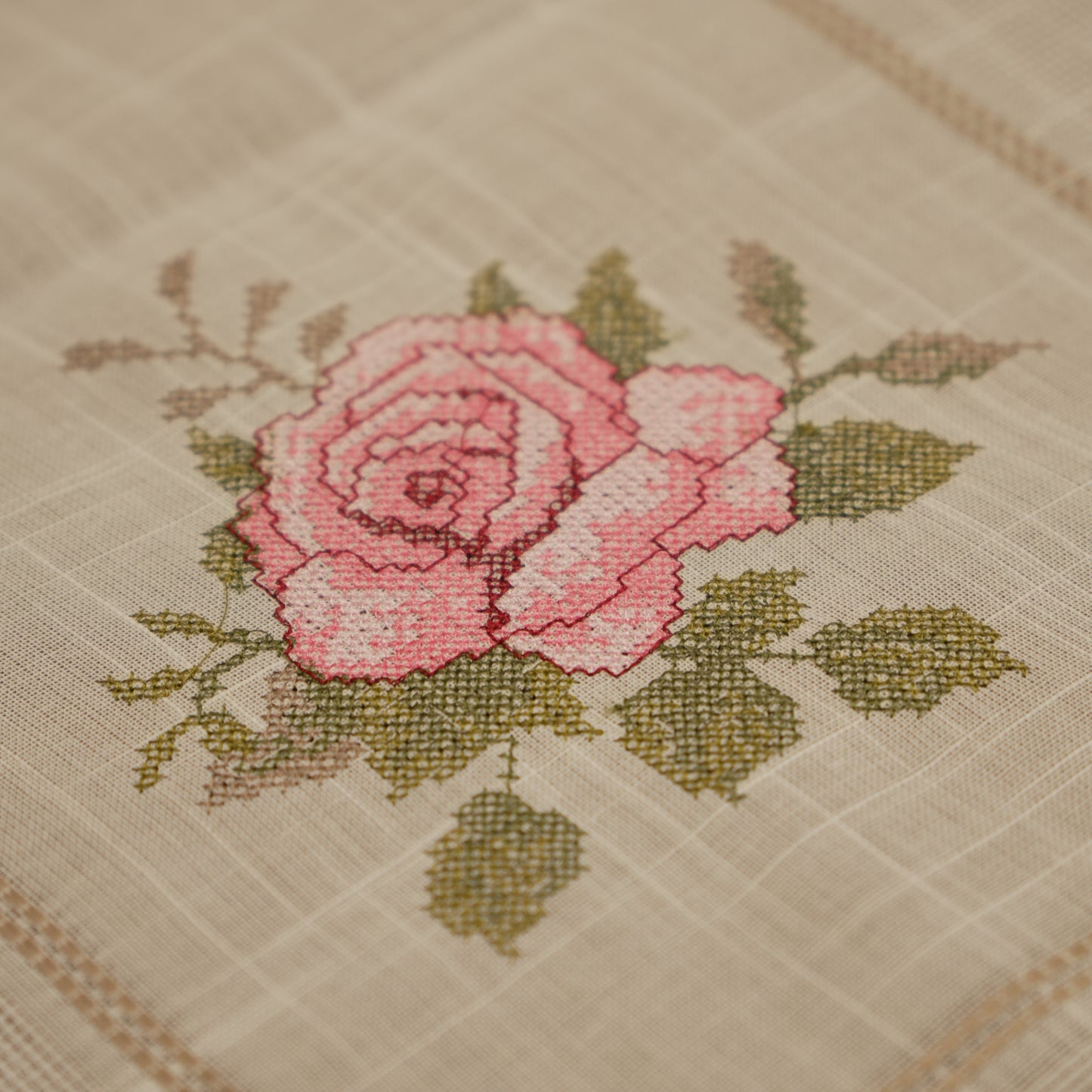 Minimal Rose Embroidered Table Runner (Long)