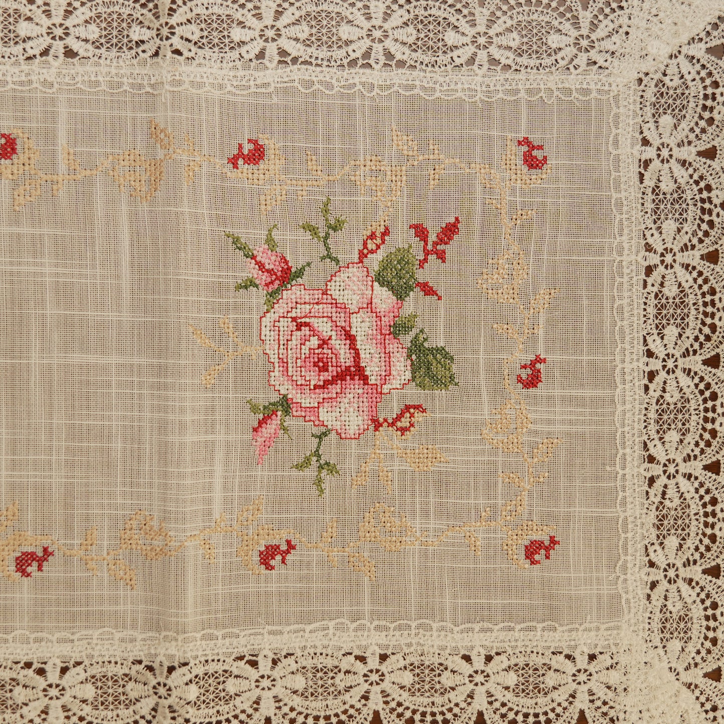 Vintage Rose Embroidered Lace Table Runner (Small)