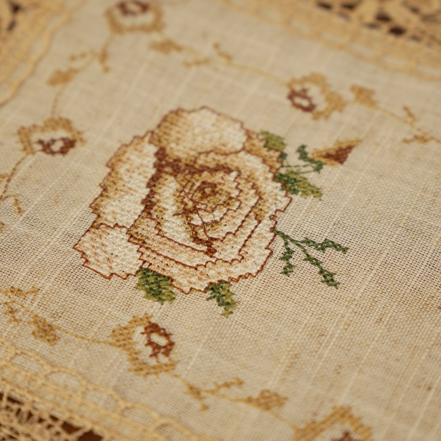 Antique Beige Rose Lace Table Mats (Set of 2)