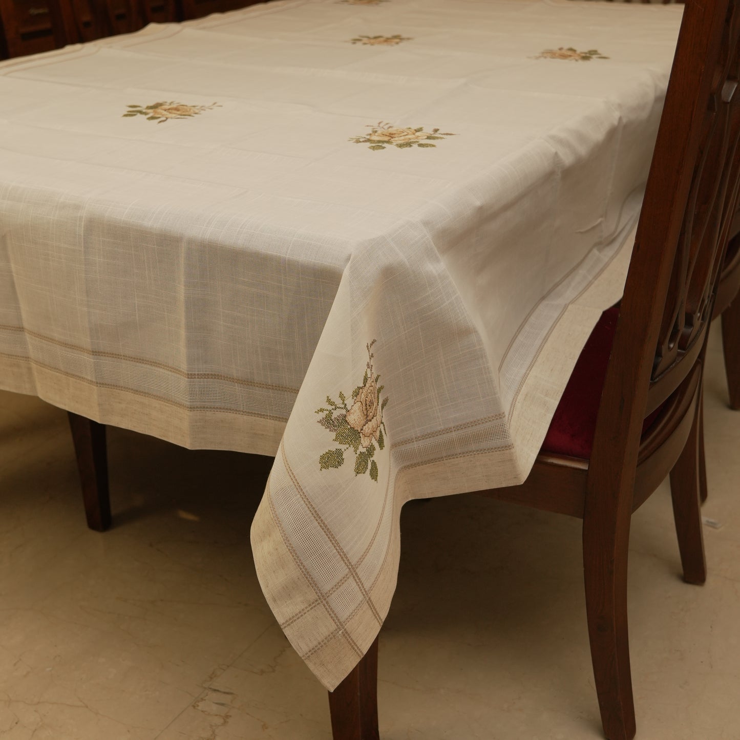 Premium Floral Embroidered Table Cloth – Minimal Beige Elegant Dining Linen