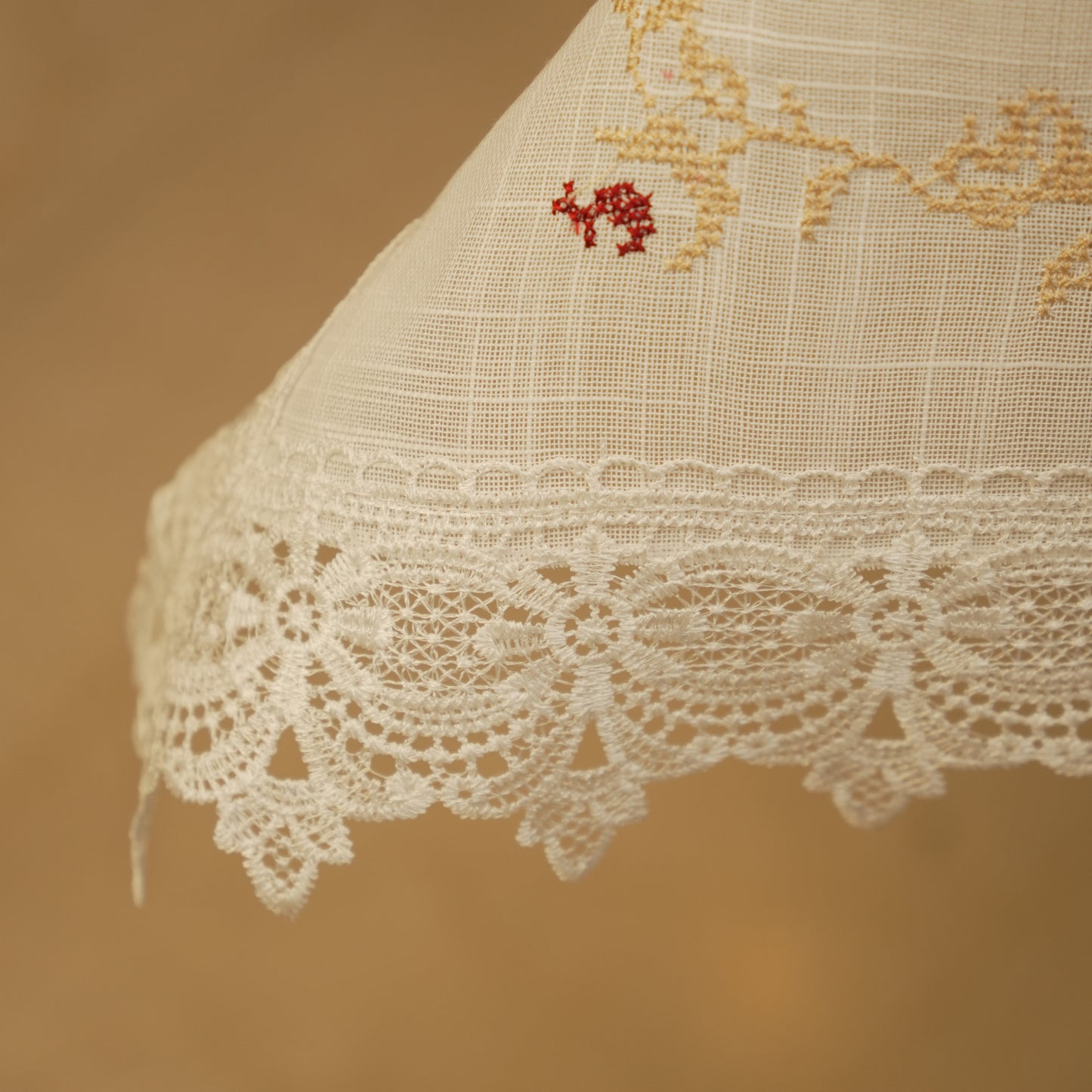 Premium Floral Embroidered Table Cloth with Lace Border – Soft Ivory Dining Table Linen