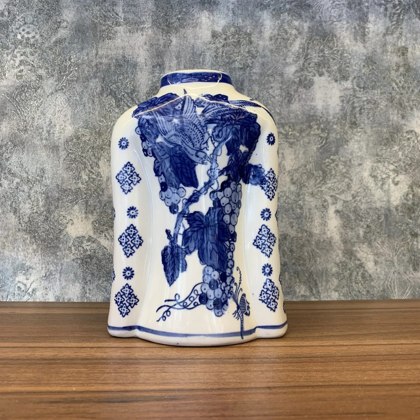 Oriental Decor Piece with Bird and Grapevine Design – Chinese Chinoiserie Home Décor